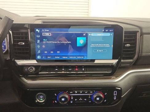 Used 2022 Chevrolet Silverado 1500 LT image 13