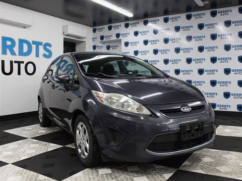 Used 2013 Ford Fiesta SE w/ Super Fuel Economy Pkg image 6