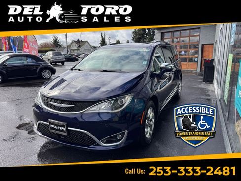 Used 2017 Chrysler Pacifica Limited FWD image 1