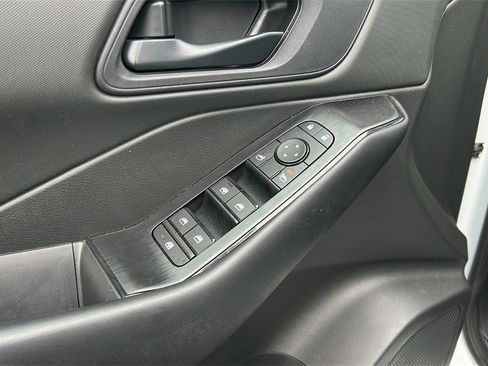 Certified 2025 Nissan Rogue S image 9