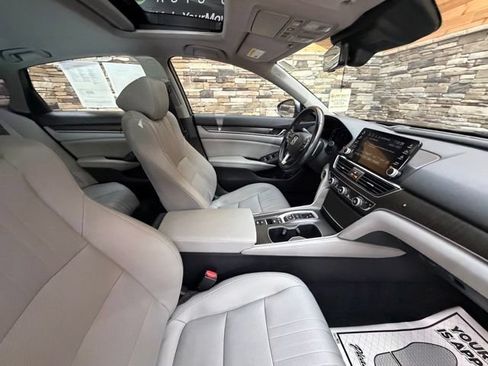 Used 2019 Honda Accord Touring image 16