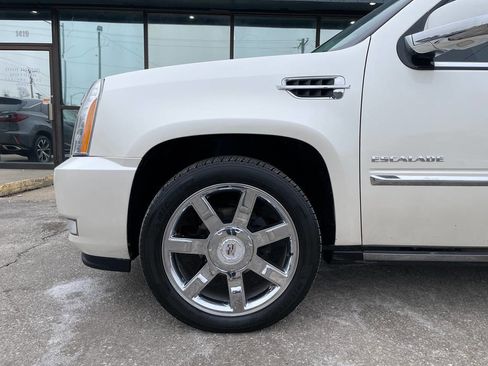 Used 2010 Cadillac Escalade Premium image 8