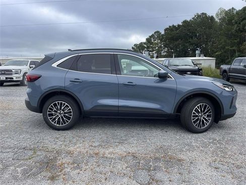 New 2026 Ford Escape SE image 2