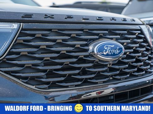 Used 2023 Ford Explorer ST-Line w/ Class IV Trailer Tow Package AWD/4WD image 11