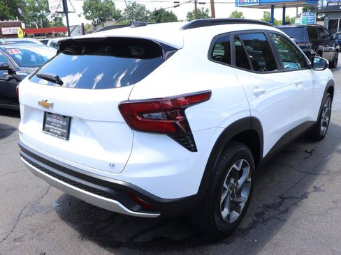 Used 2025 Chevrolet Trax LT FWD image 5