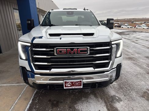 Used 2024 GMC Sierra 3500 SLE w/ SLE Convenience Package image 3
