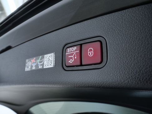Certified 2026 Mercedes-Benz GLC 300 4MATIC image 8