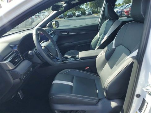 Used 2025 Toyota Camry SE image 18