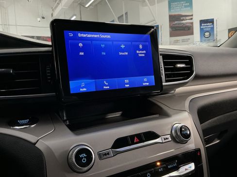 Used 2022 Ford Explorer XLT w/ Equipment Group 202A image 19