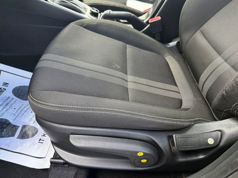 Used 2022 Hyundai Venue SEL image 12