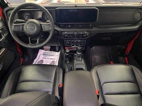 Used 2024 Jeep Gladiator Rubicon w/ Convenience Group AWD/4WD image 34