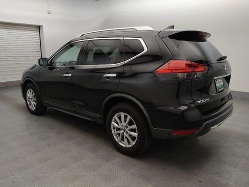 Used 2017 Nissan Rogue SV FWD image 3