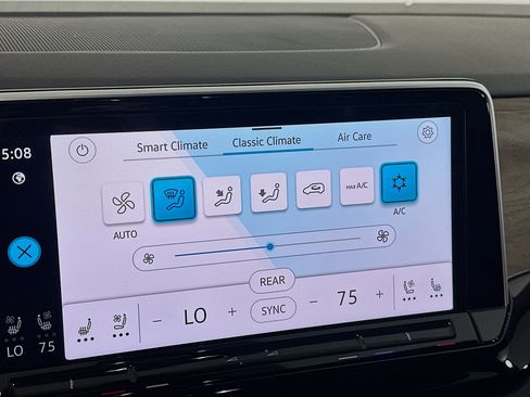 Used 2024 Volkswagen Atlas SE image 24