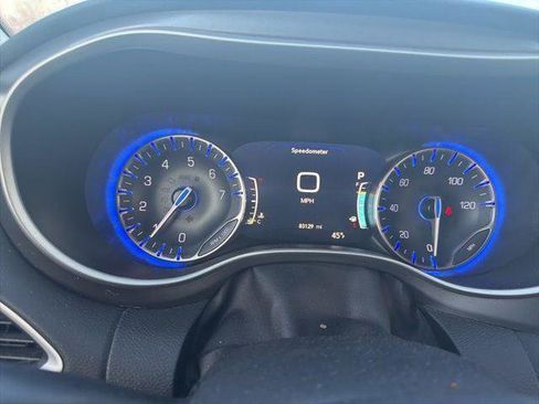 Certified 2023 Chrysler Pacifica Touring-L image 10