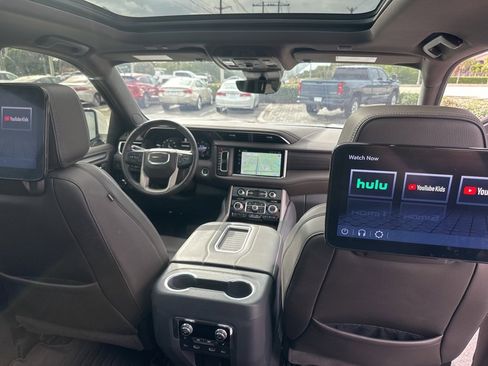 Used 2024 GMC Yukon XL Denali w/ Denali Reserve Package image 18