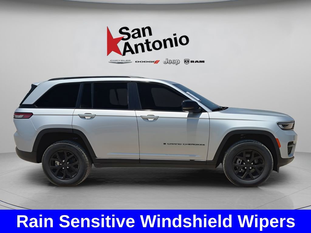 New 2025 Jeep Grand Cherokee Altitude RWD image 17