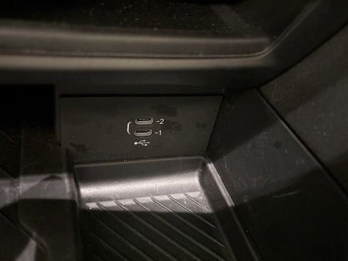 Used 2026 Chrysler Pacifica Limited FWD image 24