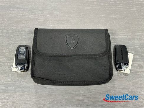 Used 2021 Lamborghini Huracan EVO image 43