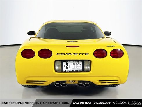 Used 2004 Chevrolet Corvette Coupe w/ Roof Package image 6