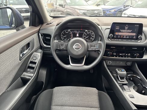 Used 2021 Nissan Rogue SV FWD image 11