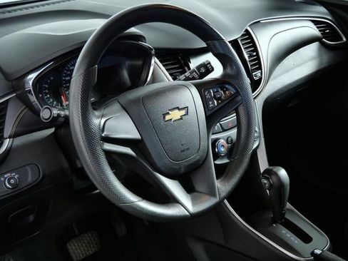 Used 2017 Chevrolet Trax LS AWD/4WD image 19