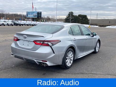 Used 2023 Toyota Camry SE image 3