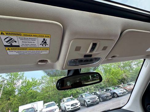 Used 2013 Land Rover LR2 HSE LUX image 32