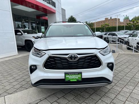 New 2026 Toyota Highlander Platinum AWD/4WD image 8