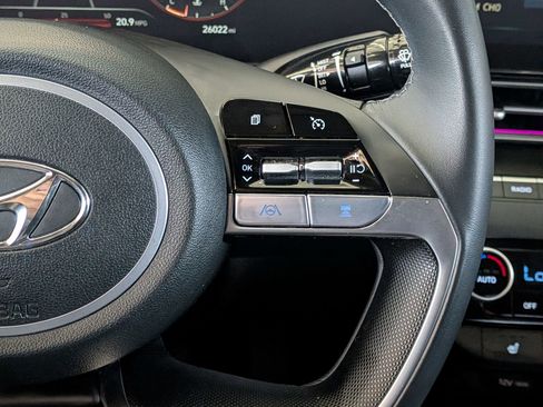 Used 2022 Hyundai Elantra Limited FWD image 16