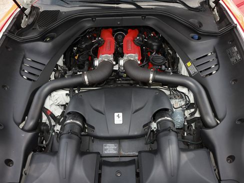 Used 2015 Ferrari California T RWD image 25