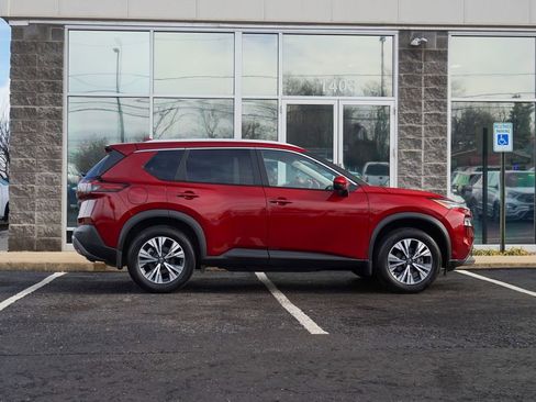 Used 2022 Nissan Rogue SV w/ SV Premium Package image 2