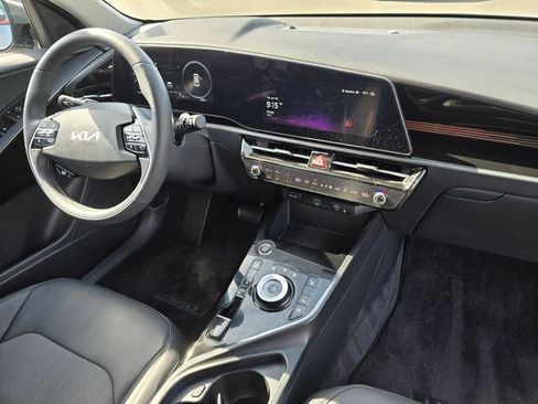 Certified 2024 Kia Niro Wind w/ Wind Preserve Package FWD image 12