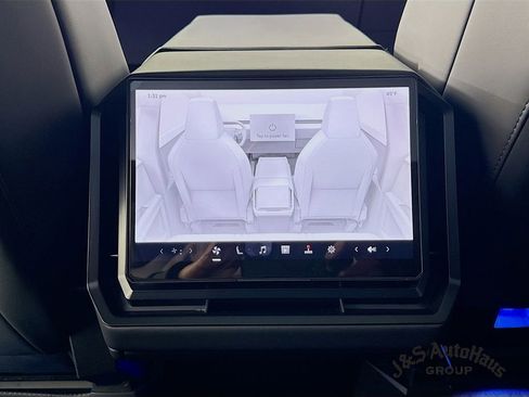 Used 2024 Tesla Cybertruck AWD Crew Cab image 32