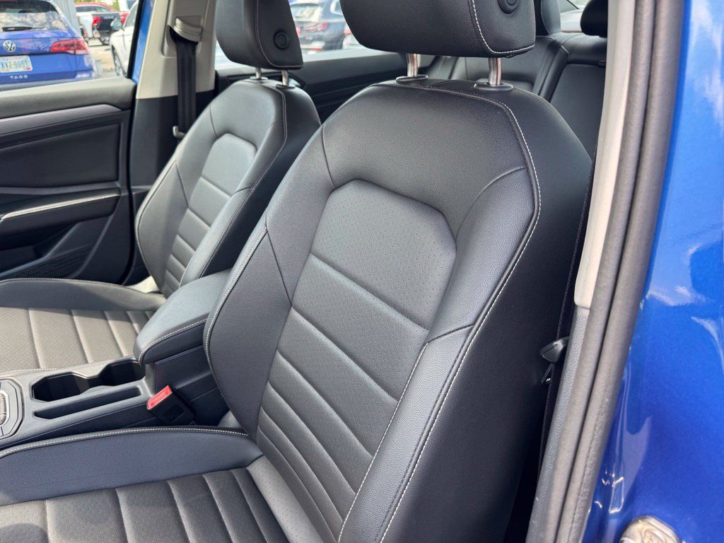 Used 2024 Volkswagen Jetta SE FWD image 10