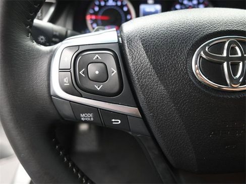 Used 2017 Toyota Camry SE image 7