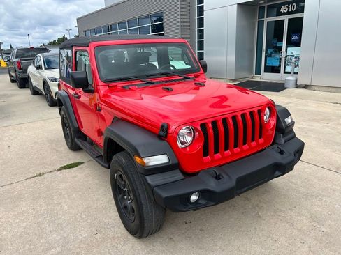 Used 2022 Jeep Wrangler Sport image 3