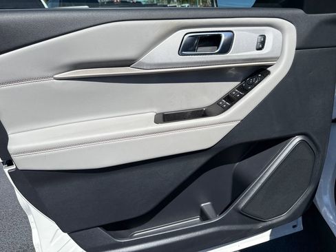 New 2026 Ford Explorer Active image 18