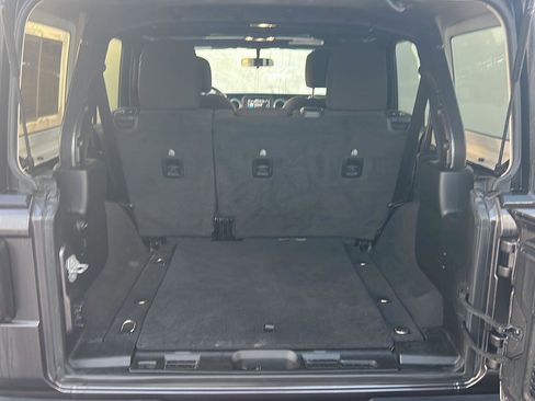 Used 2020 Jeep Wrangler Unlimited Sahara image 32