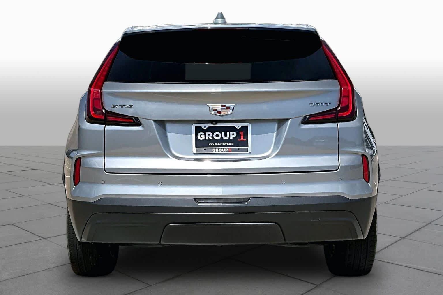 Used 2024 Cadillac XT4 Luxury w/ Cold Weather Package FWD image 5