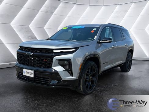 Certified 2024 Chevrolet Traverse RS w/ LPO, Floor Liner Package image 1