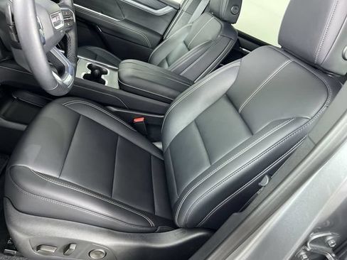 Used 2026 GMC Acadia Elevation w/ Elevation Premium Package FWD image 19
