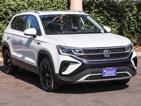 Used 2022 Volkswagen Taos SEL FWD image 3