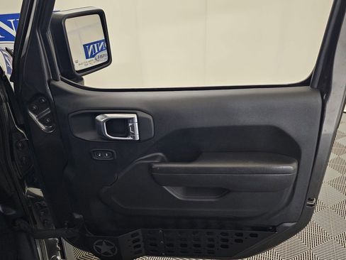 Used 2024 Jeep Gladiator Rubicon w/ Technology Group image 35