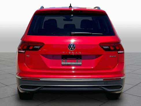 Used 2024 Volkswagen Tiguan SE w/ Panoramic Sunroof Package AWD/4WD image 5