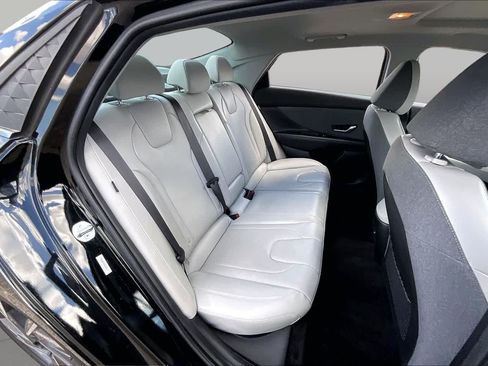 Used 2025 Hyundai Elantra Limited FWD image 19