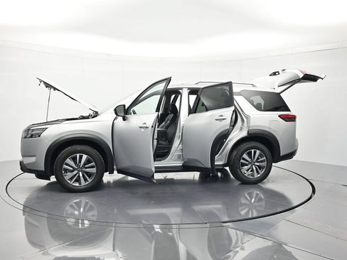 Certified 2025 Nissan Pathfinder SL FWD image 48