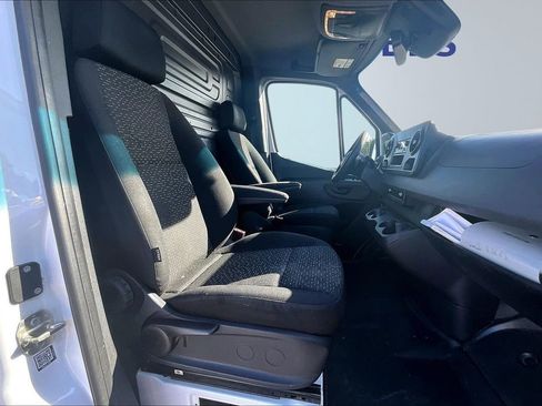 Used 2021 Mercedes-Benz Sprinter 2500 w/ Driver Convenience Package image 13
