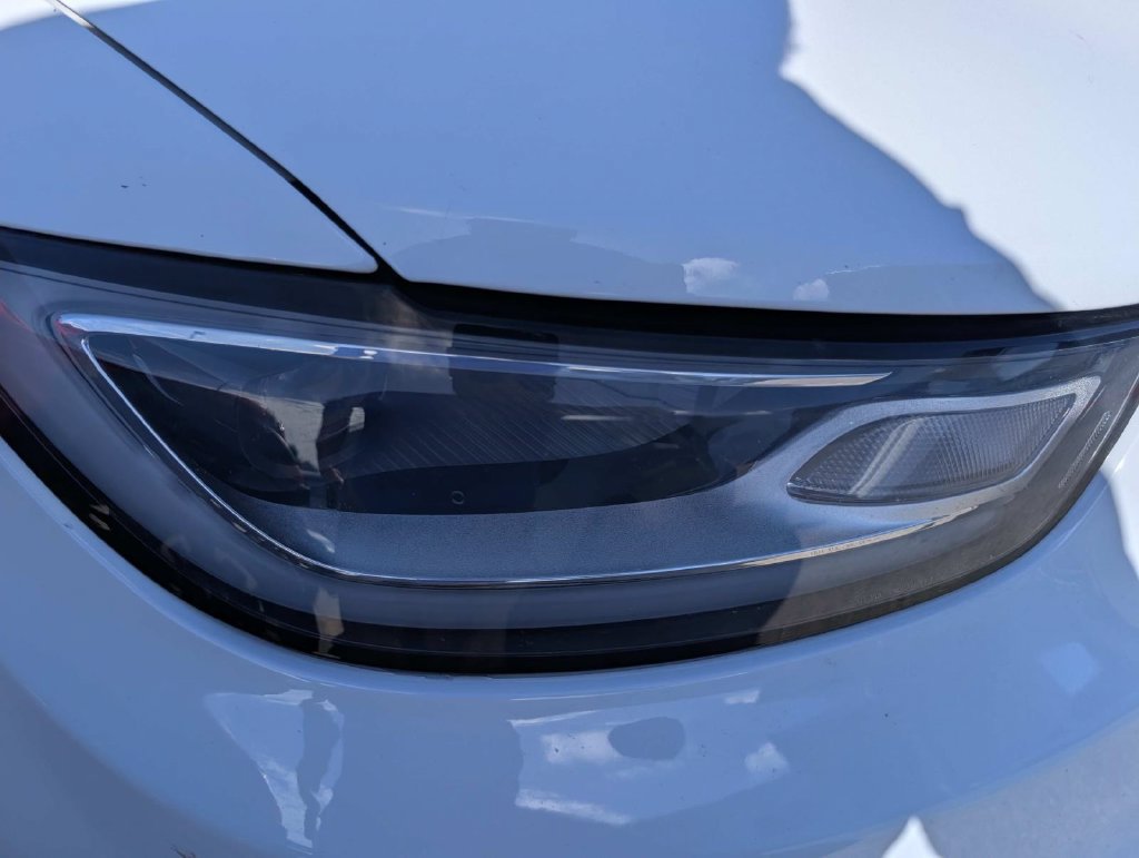Used 2025 Chrysler Pacifica Limited FWD image 2