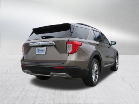 Used 2021 Ford Explorer XLT w/ Equipment Group 202A image 3