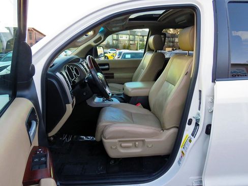 Used 2014 Toyota Sequoia Platinum image 11